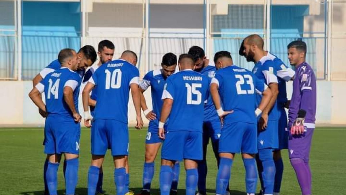 لاعبو نجم مقرة يواصلون إضرابهم 