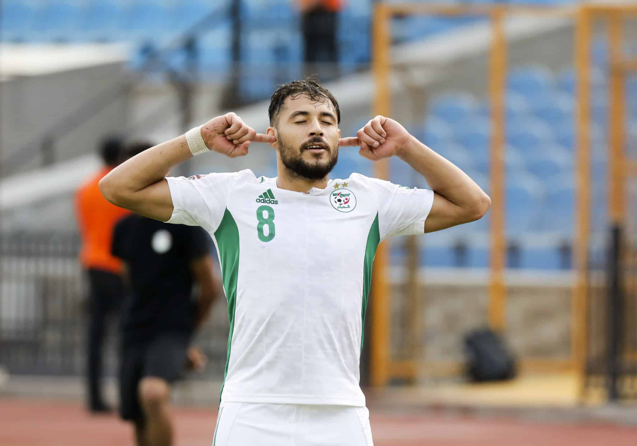 إدارة العميد مستعد لدفع بـ475 ألف دولار إلى النادي السعودي ...مولودية الجزائر تسوي قضية بلايلي مع أهلي جدة