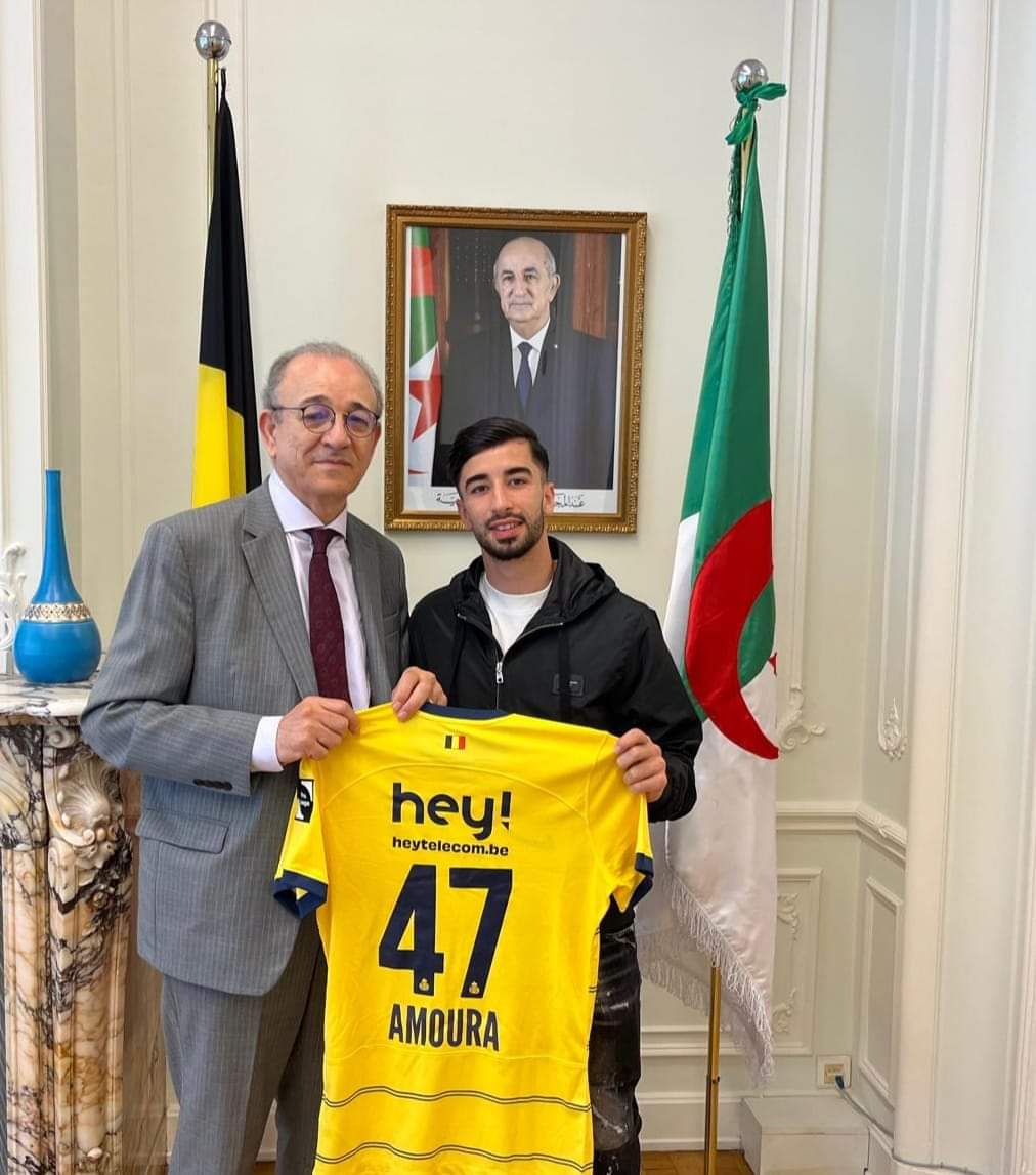 سفير الجزائر ببروكسل يهنئ عمورة بالتتويج بكأس بلجيكا