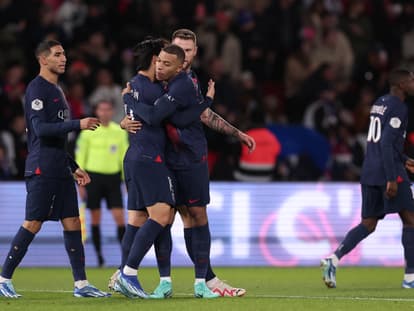 باريس يتصدر الدوري الفرنسي مؤقتا